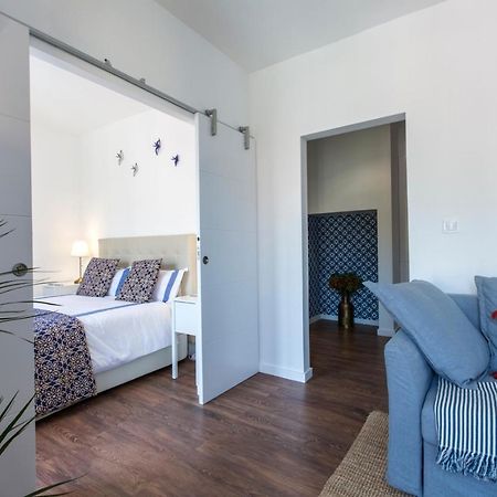 Amazing Downtown Apt With Small Balcony With View Over The Castle ลิสบอน ภายนอก รูปภาพ