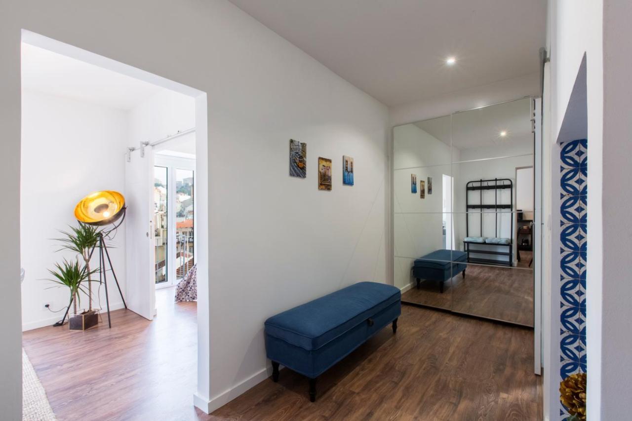 Amazing Downtown Apt With Small Balcony With View Over The Castle ลิสบอน ภายนอก รูปภาพ