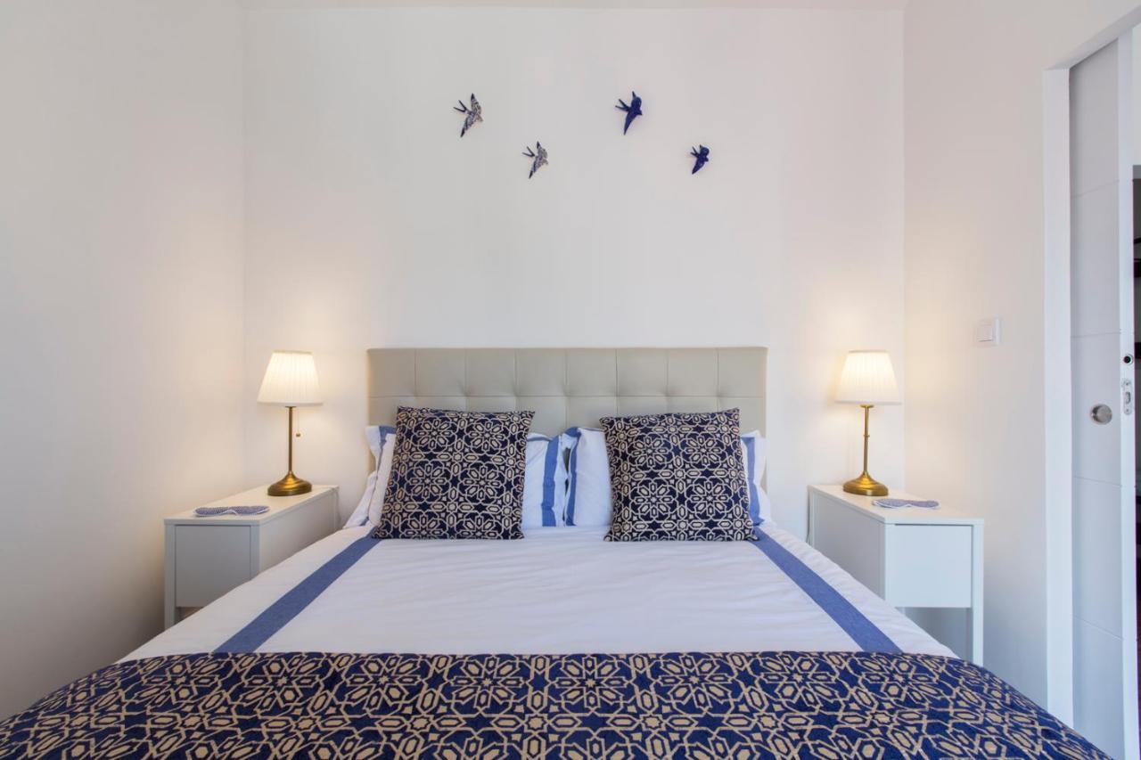 Amazing Downtown Apt With Small Balcony With View Over The Castle ลิสบอน ภายนอก รูปภาพ
