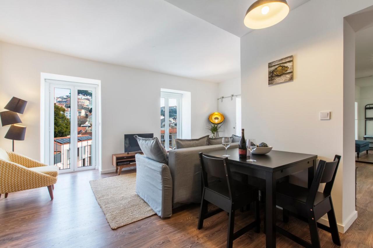 Amazing Downtown Apt With Small Balcony With View Over The Castle ลิสบอน ภายนอก รูปภาพ