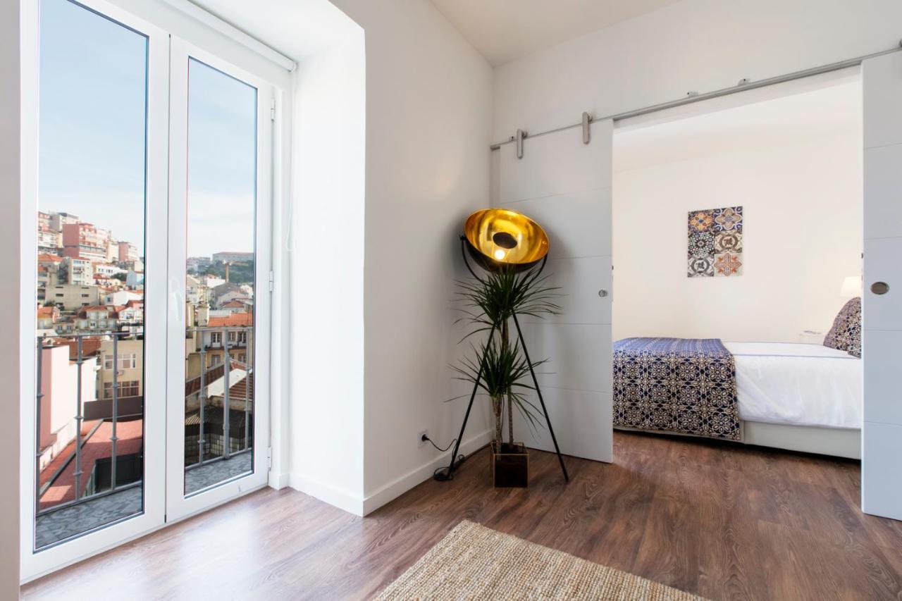 Amazing Downtown Apt With Small Balcony With View Over The Castle ลิสบอน ภายนอก รูปภาพ