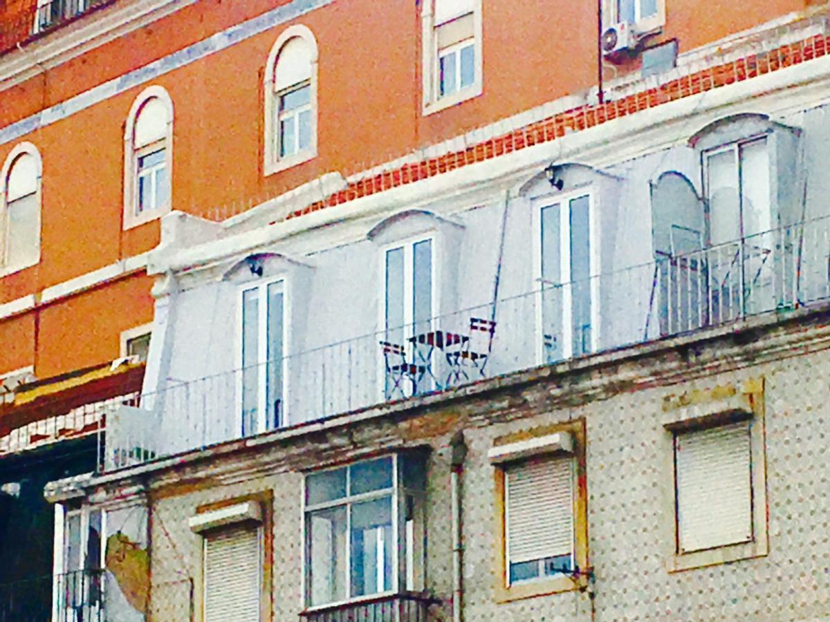 Amazing Downtown Apt With Small Balcony With View Over The Castle ลิสบอน ภายนอก รูปภาพ