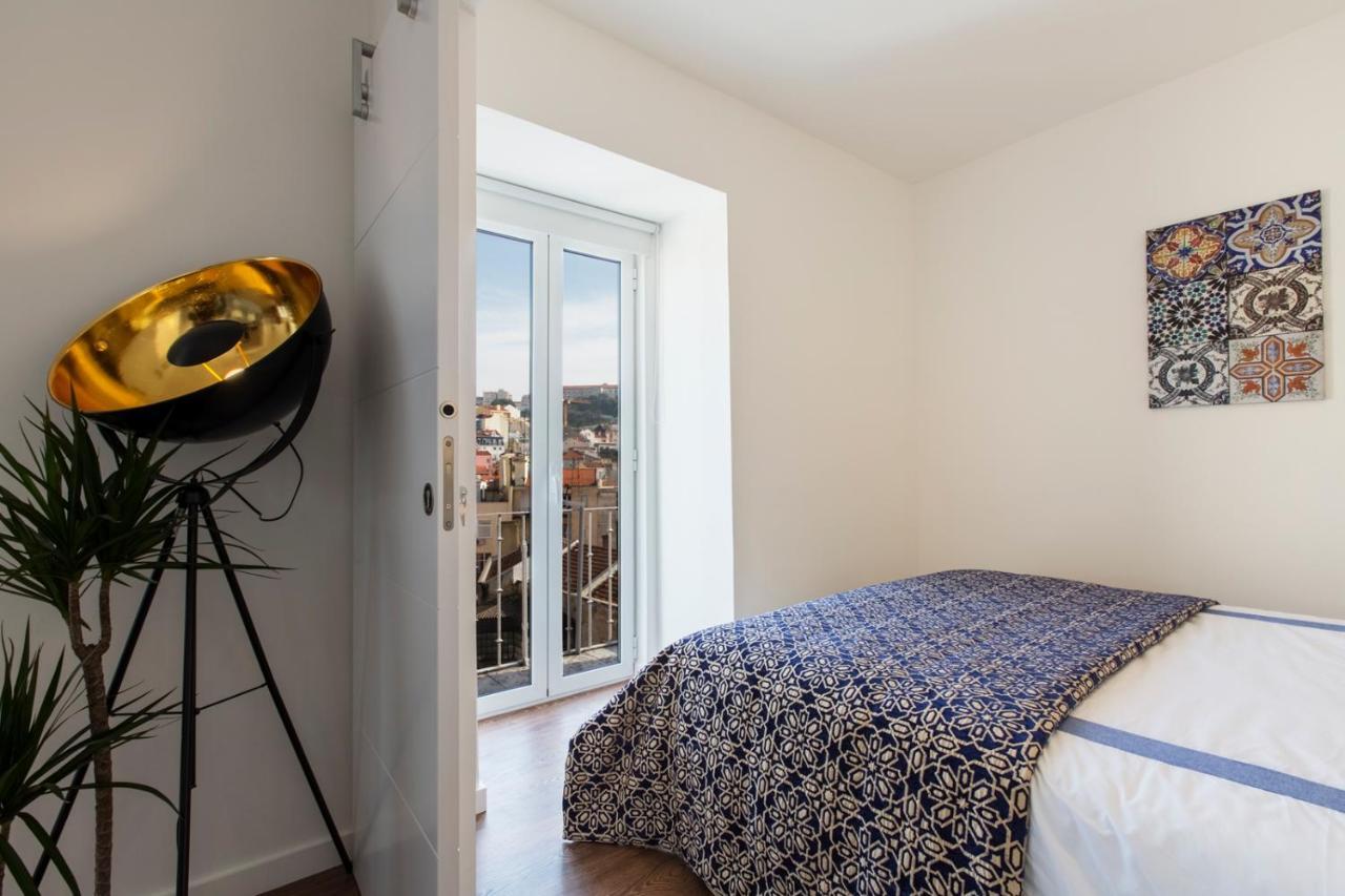 Amazing Downtown Apt With Small Balcony With View Over The Castle ลิสบอน ภายนอก รูปภาพ