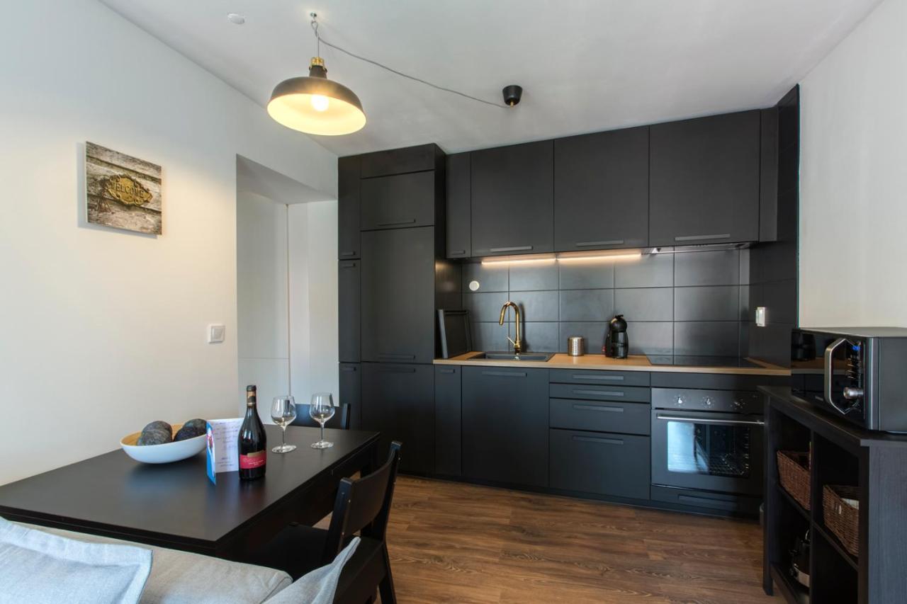Amazing Downtown Apt With Small Balcony With View Over The Castle ลิสบอน ภายนอก รูปภาพ
