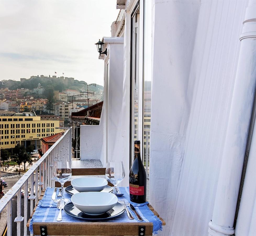 Amazing Downtown Apt With Small Balcony With View Over The Castle ลิสบอน ภายนอก รูปภาพ